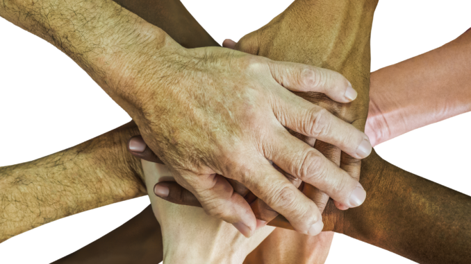 hands-1939895_1920